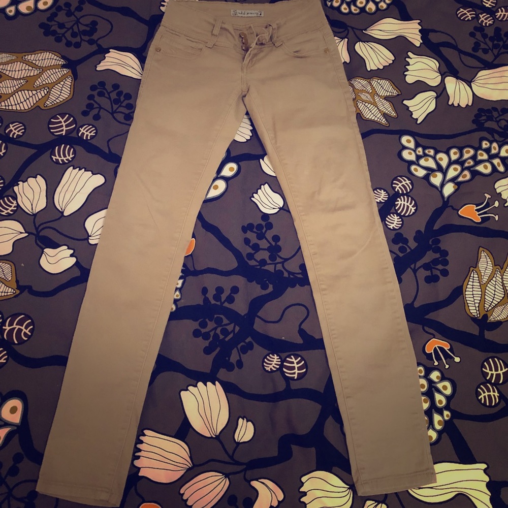 Women’s skinny khaki pants